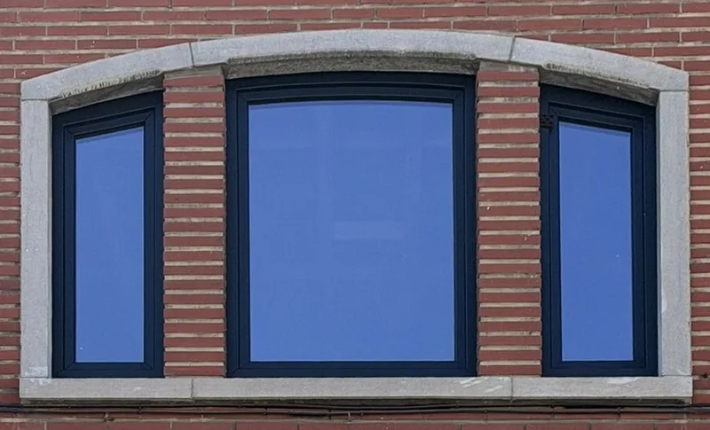 Triple fenêtre cintrée anthracite, après les travaux
