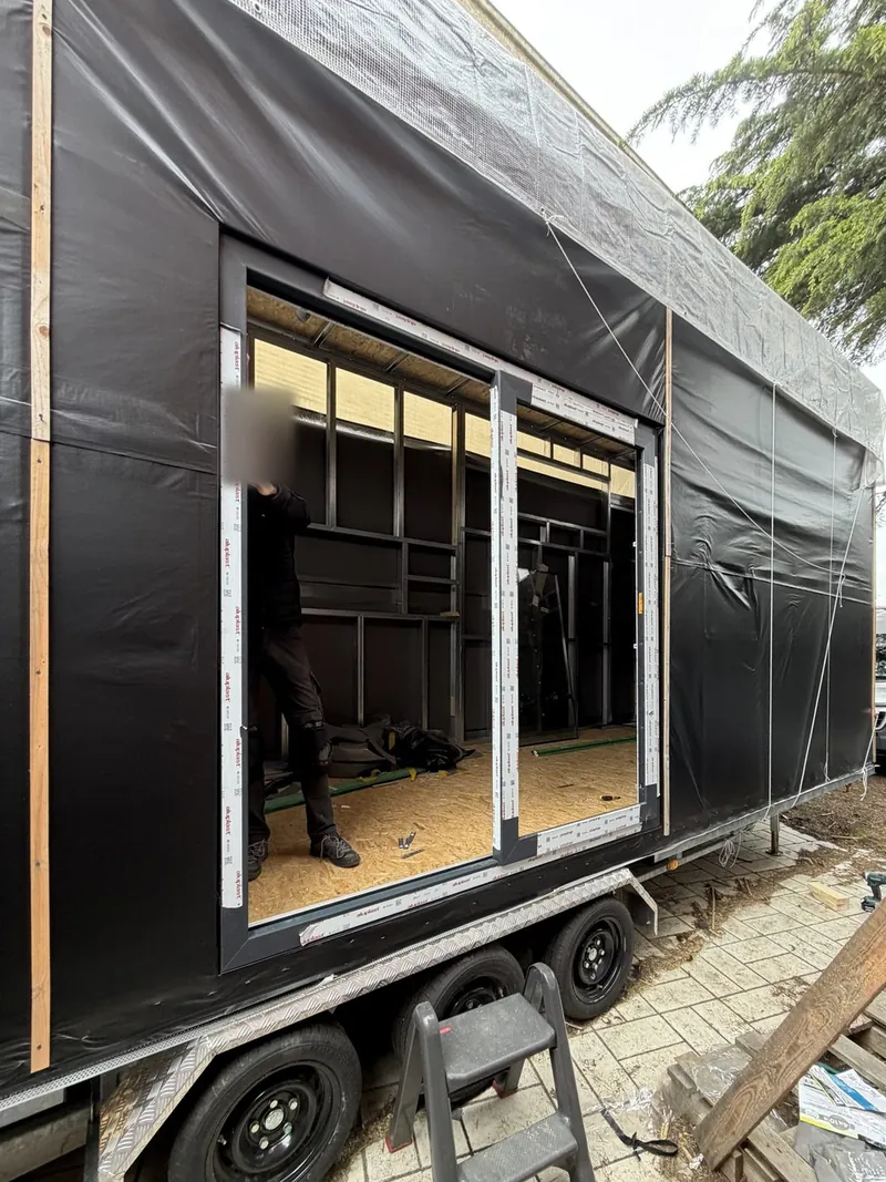 Les fenêtres d'une tiny house, pendant les travaux