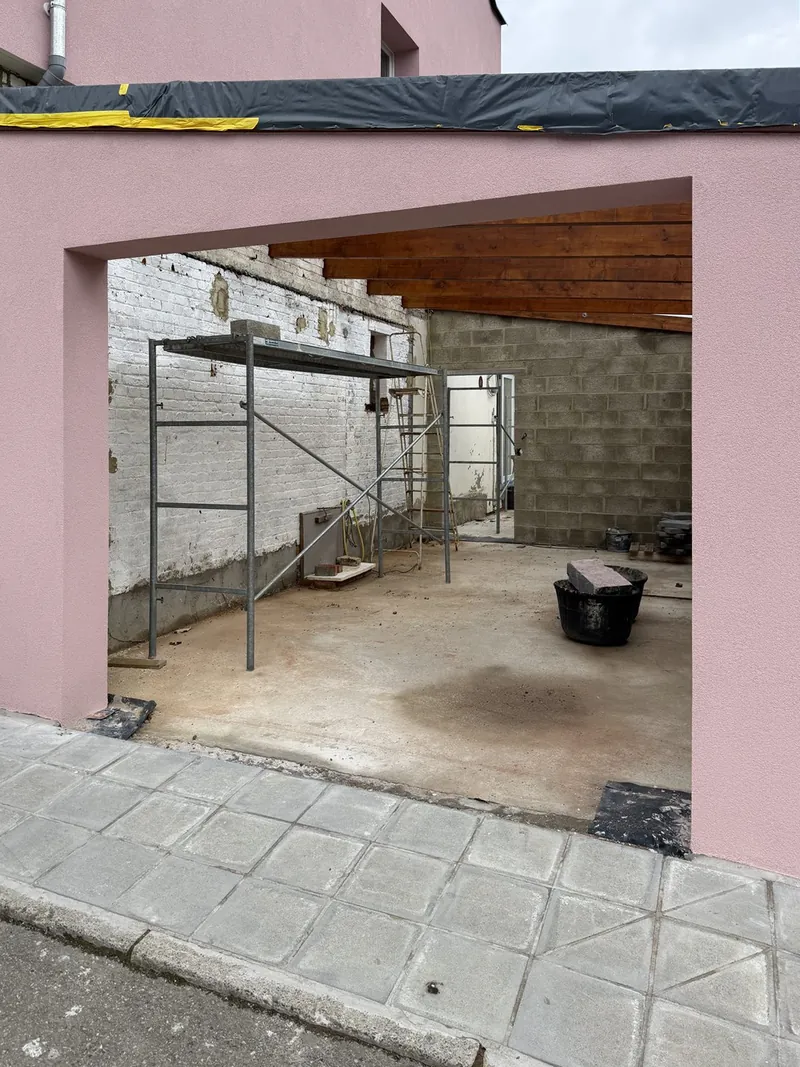 Ouverture du garage vide, avant la pose
