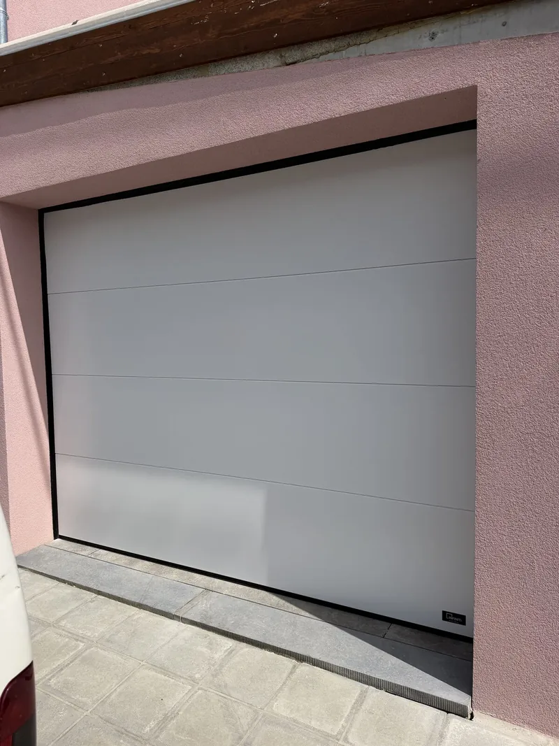 Porte de garage sectionnelle, après les travaux