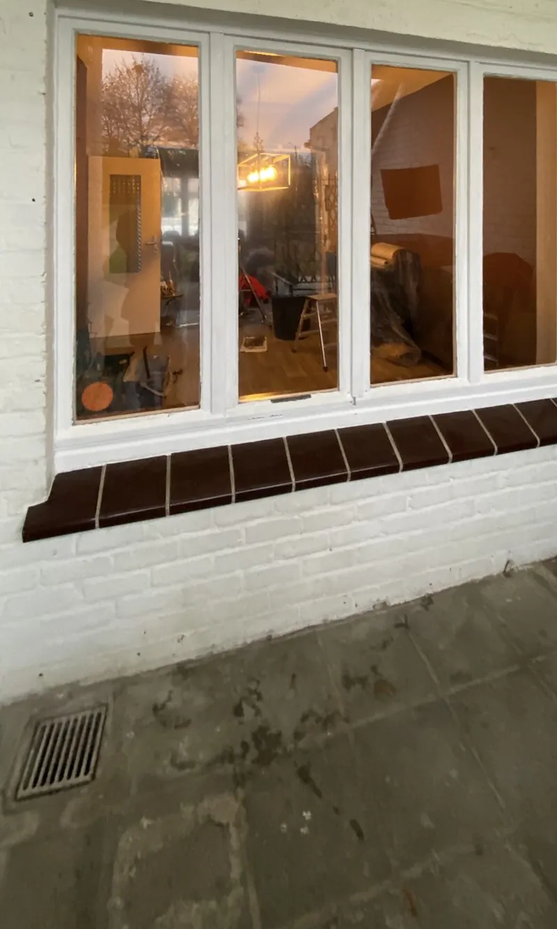 Ancienne fenêtre en bois, avant les travaux