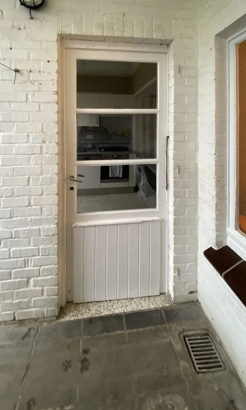 Ancienne porte en bois, avant les travaux