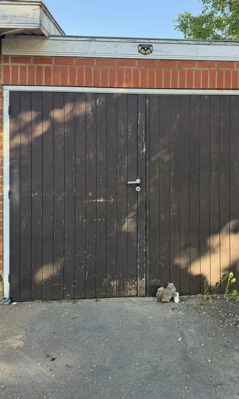 Ancienne porte de garage, avant les travaux