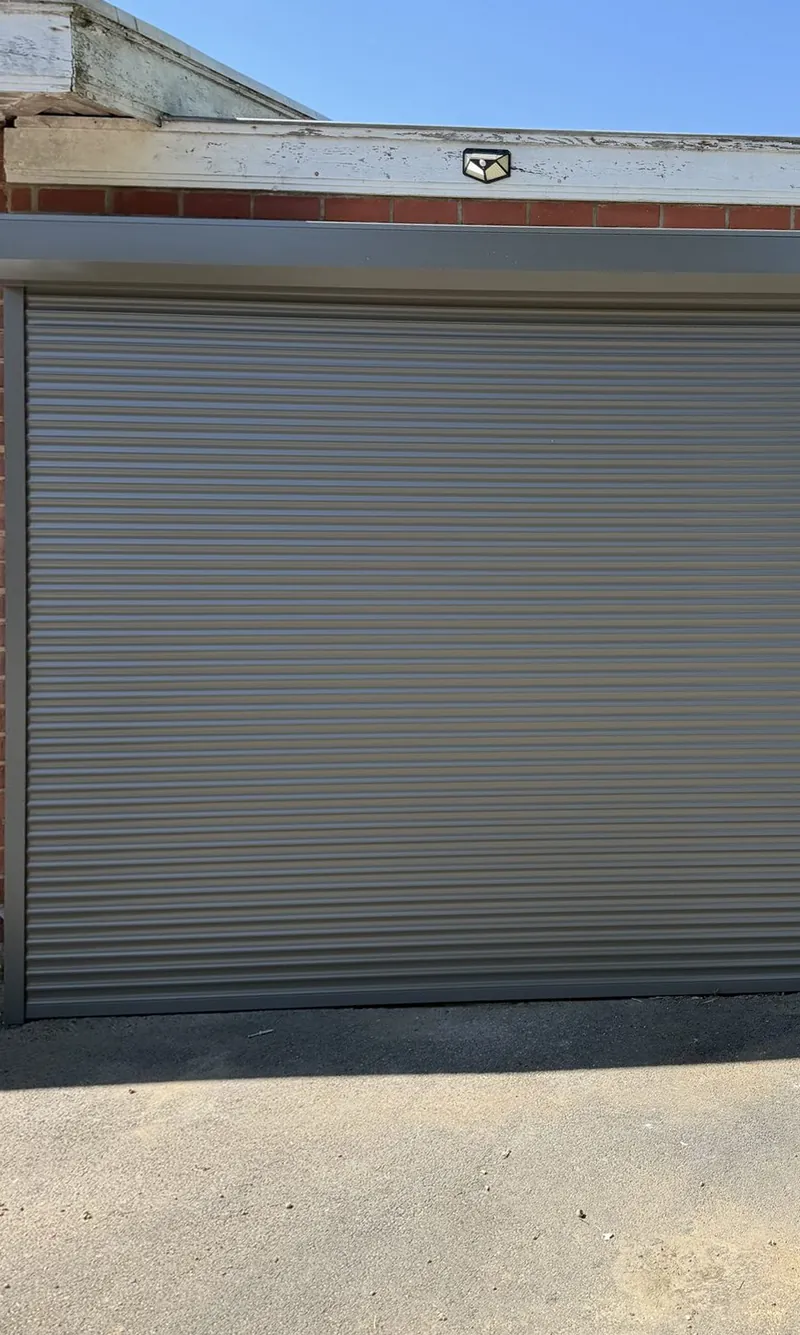 Porte de garage enroulable, après les travaux